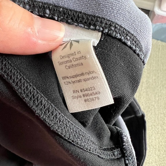 Athleta Crush Connect Capris Leggings Women's Medium Cropped Black Athleisure - Picture 7 of 7